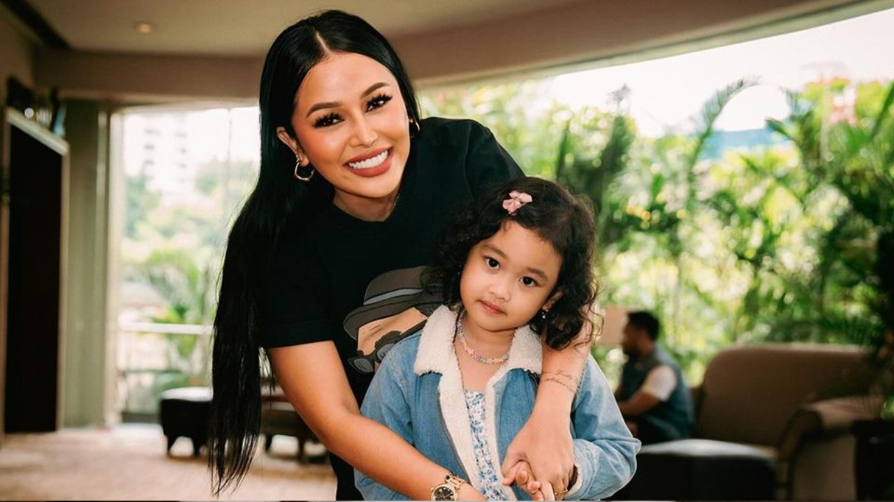 Mutia Ayu Sentil Netizen soal Tuduhan Mengislamkan Putri Glenn Fredly