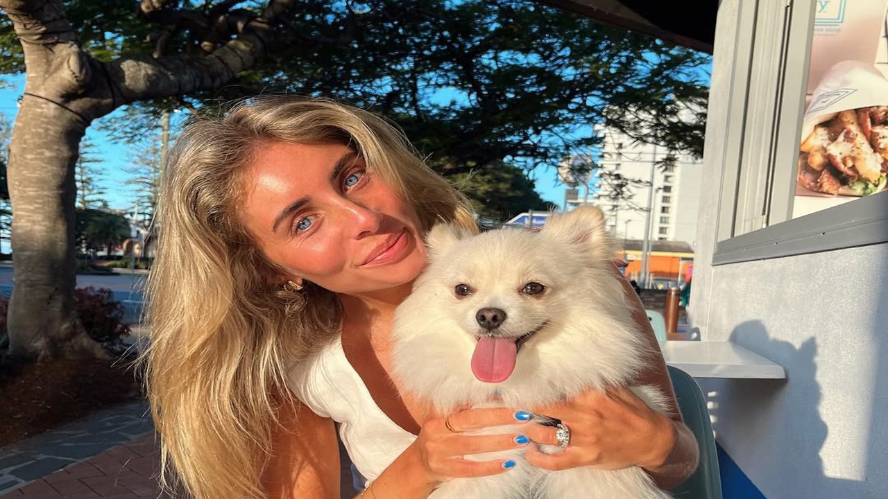 Aksi Bonnie Blue di Depan KBRI London Tuai Kecaman, Merah Putih Diseret ke Jalan