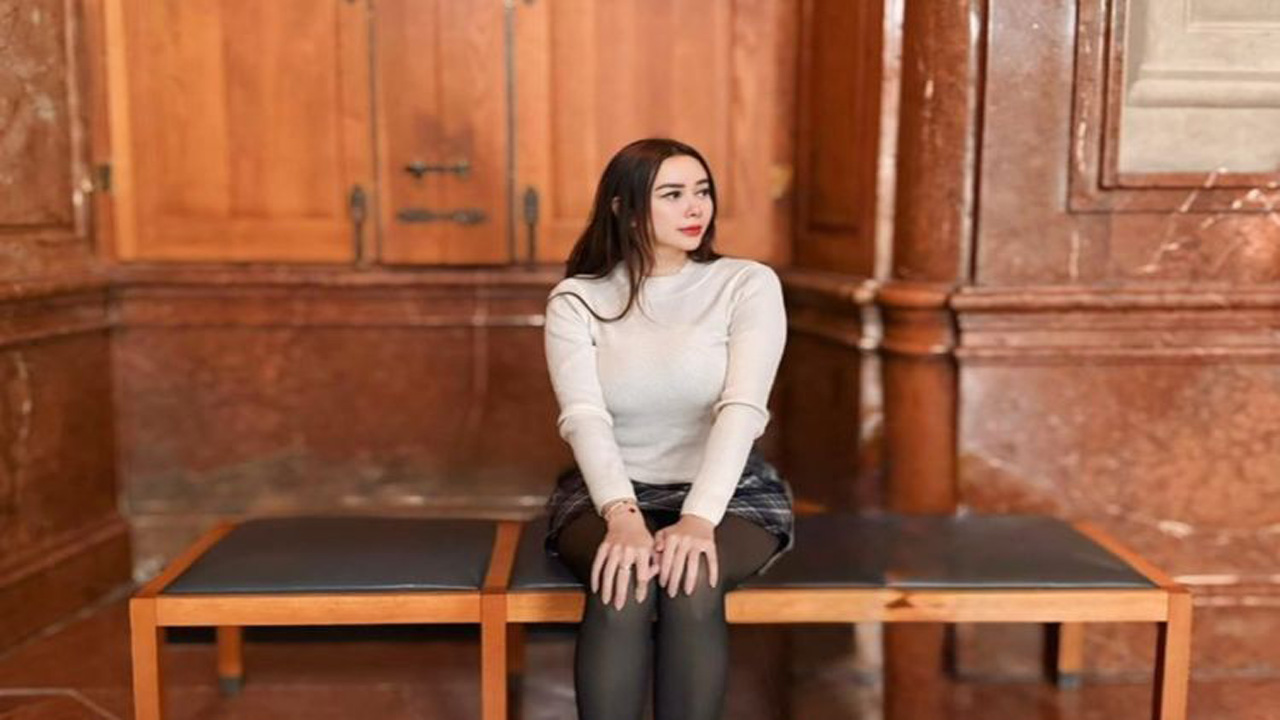 Aura Kasih Unggah Liburan Jepang di Tengah Isu Sensitif, Publik Bereaksi Beragam