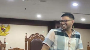 Ammar Zoni Tampil Kasual di Sidang Lanjutan Kasus Narkoba, Berbeda dengan Terpidana Lain!